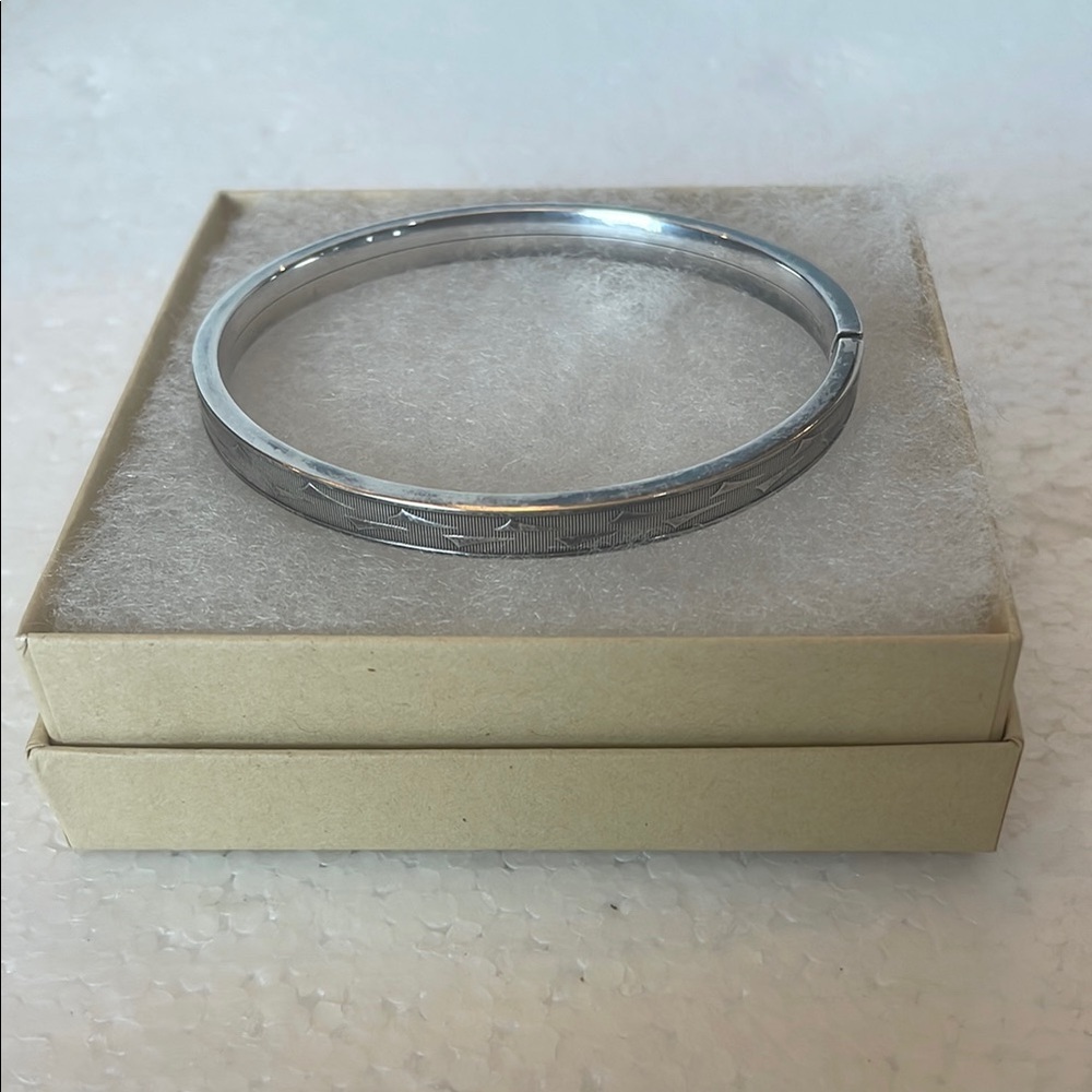 Vintage Bangle Bracelet hinged